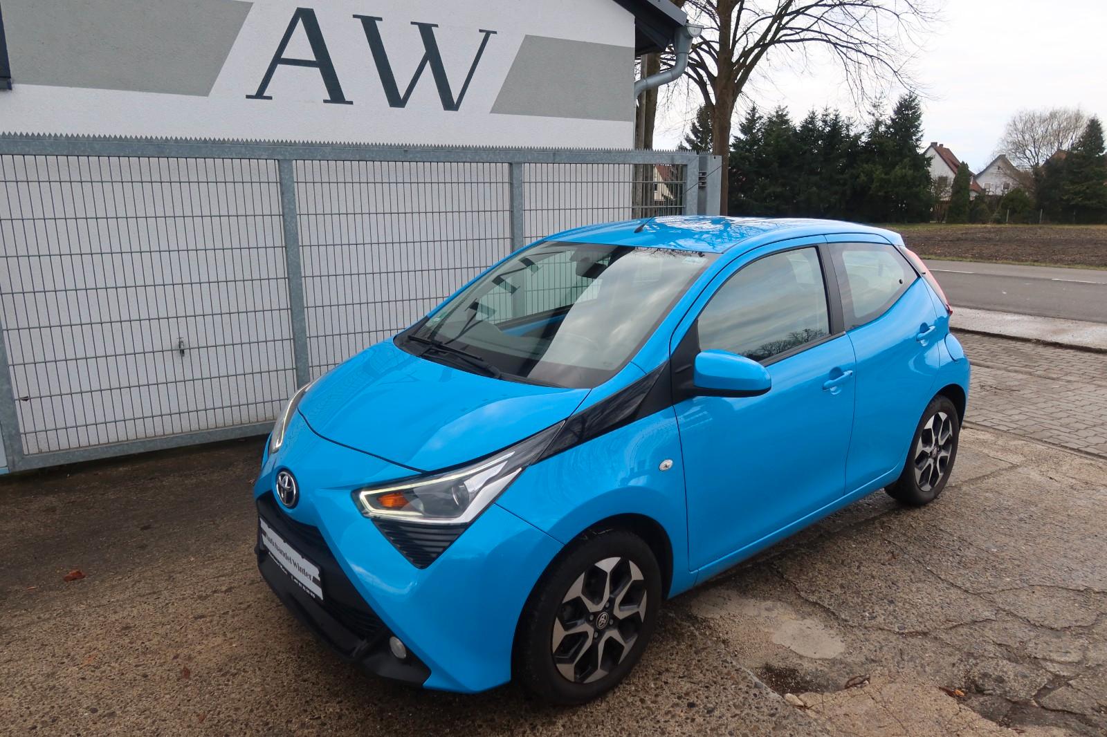 Toyota Aygo AYGO x-play club LED