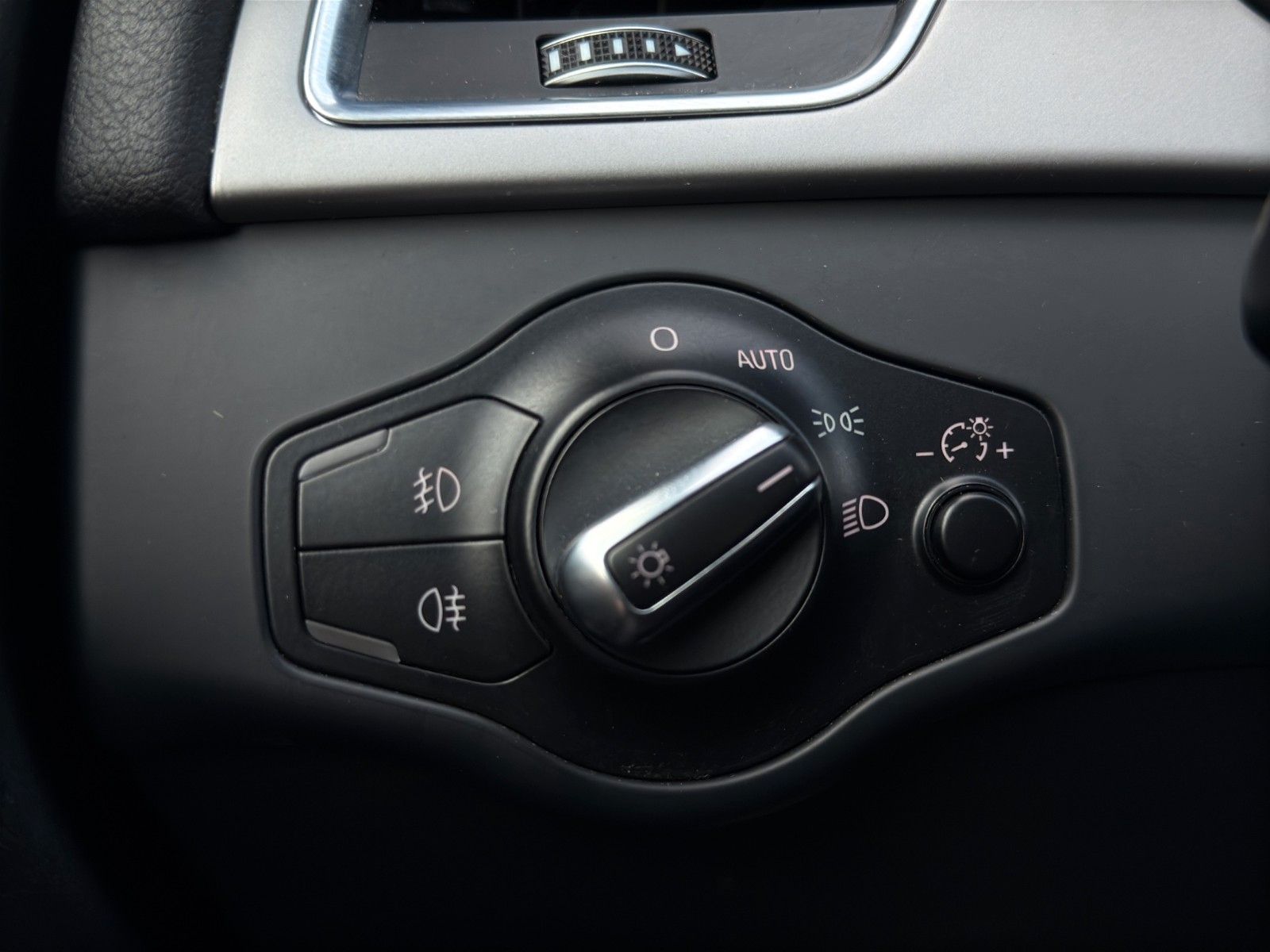 Fahrzeugabbildung Audi A4 Avant 2.0 TDI *S-line*Tempomat*Teilleder*Navi