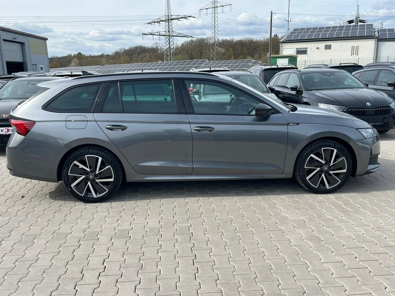 Fahrzeugabbildung SKODA Octavia 2.0 TDI Sportline DSG MATRIX*WINTER*5J.G