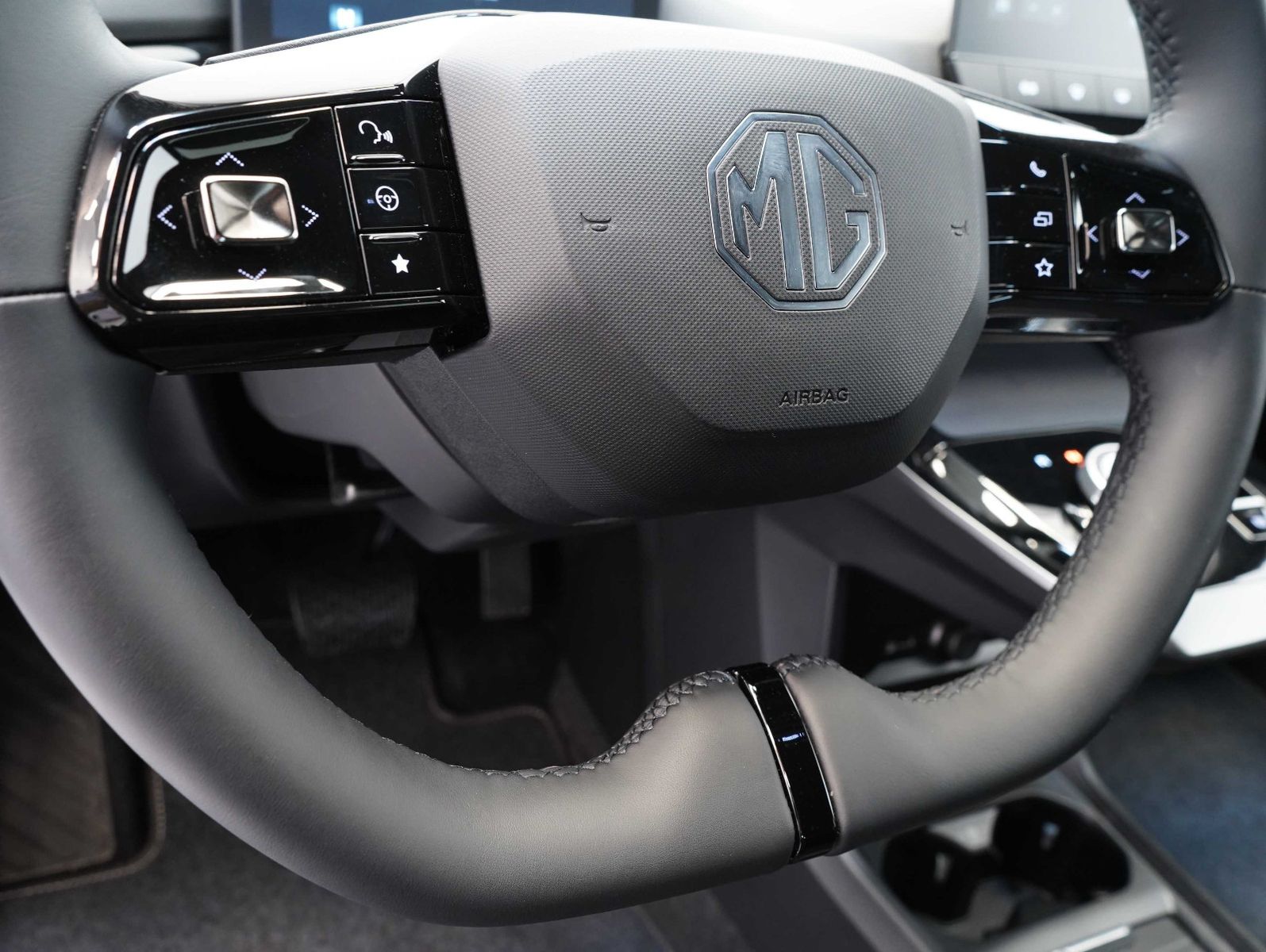 Fahrzeugabbildung MG MG4 Luxury 150KW/64KWH/WÄRMEPUMPE/V2L