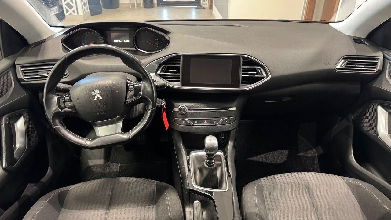 Peugeot 308 2015 — photo 8