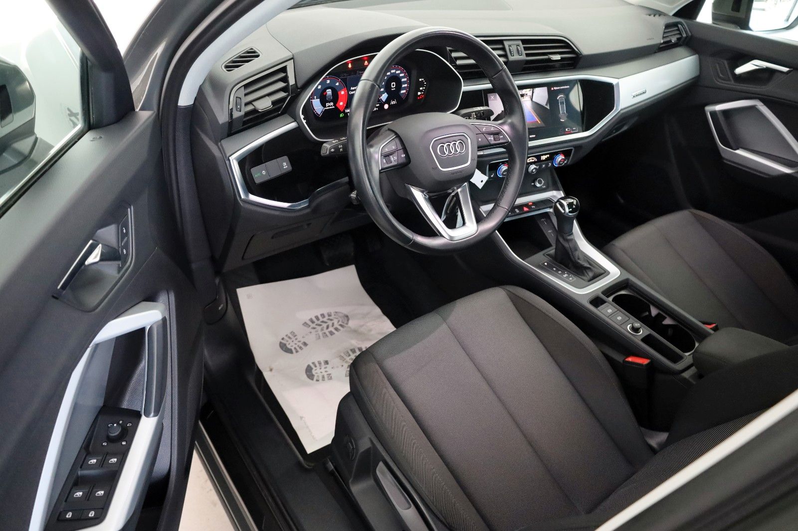 Fahrzeugabbildung Audi Q3 35 TDI quattro Sportback Navi,LED,Kamera,SH