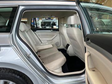 MYAUTOCENTER – Gebraucht- und Jahreswagen mit Werkstattservice in Pfaffenhofen Volkswagen Passat Variant Comfortline *Navi*AHK*Kamera*