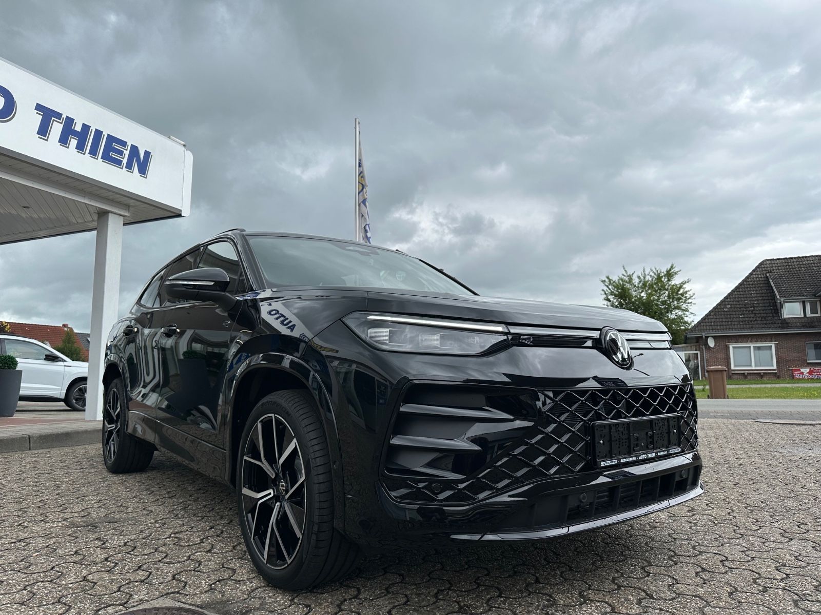 Fahrzeugabbildung Volkswagen Tayron 2.0 TDI 4M R-Line DSG Pano/AHK/NAVI/ACC