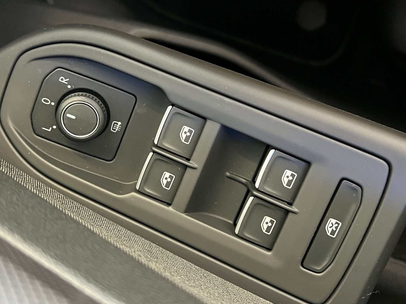 Fahrzeugabbildung Volkswagen Golf VIII Variant ACTIVE 1.5 eTSI DSG *AHK, LED,