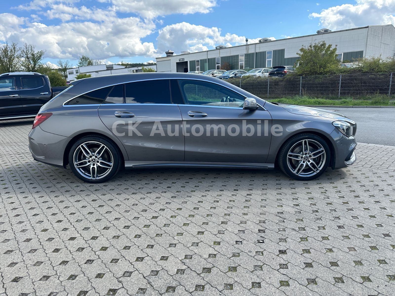 Fahrzeugabbildung Mercedes-Benz CLA 250 Shooting Brake AMG-Line/Navi/LED/ACC/Kam