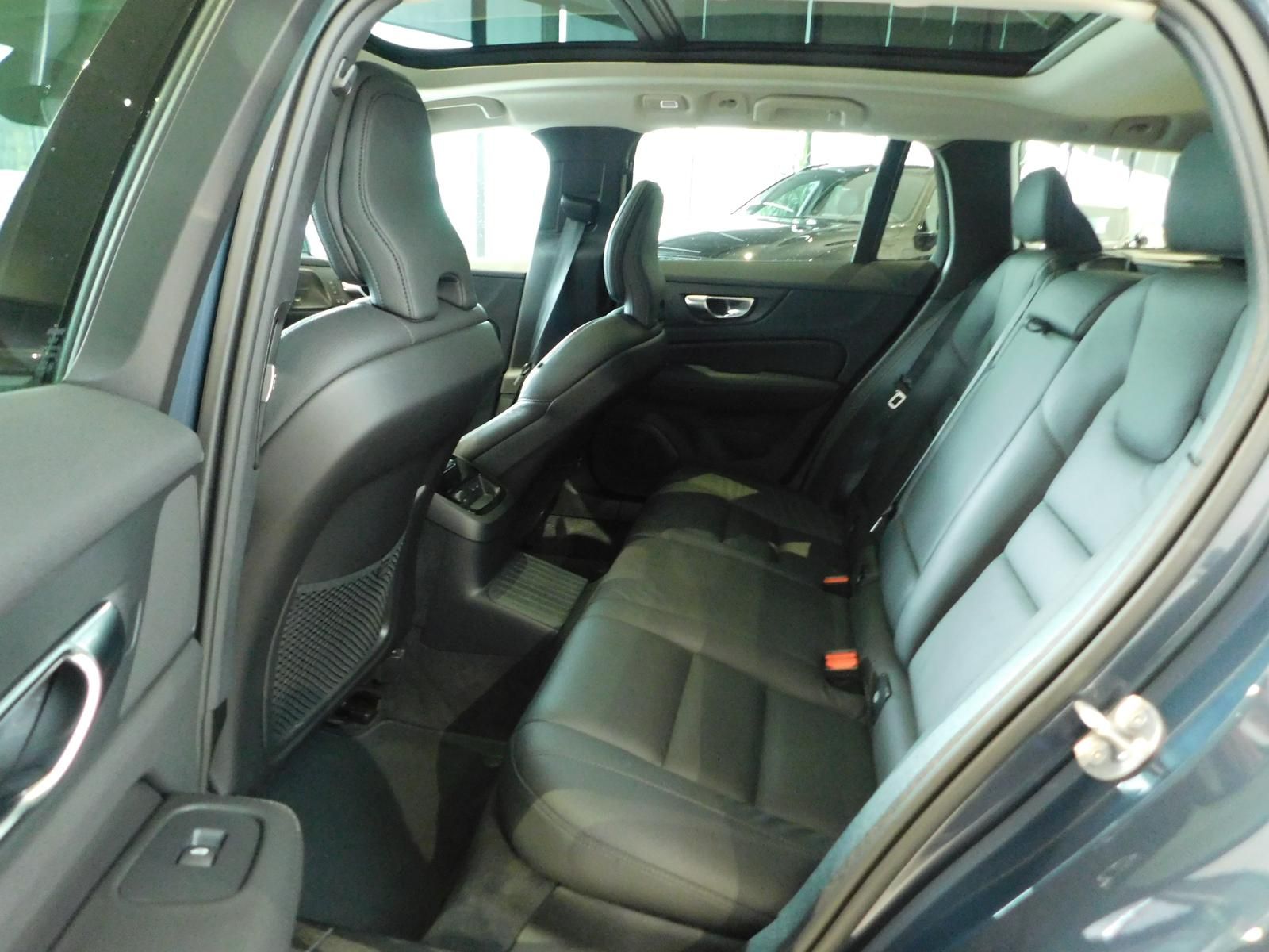 Fahrzeugabbildung Volvo V60 T6 AWD Plus Dark