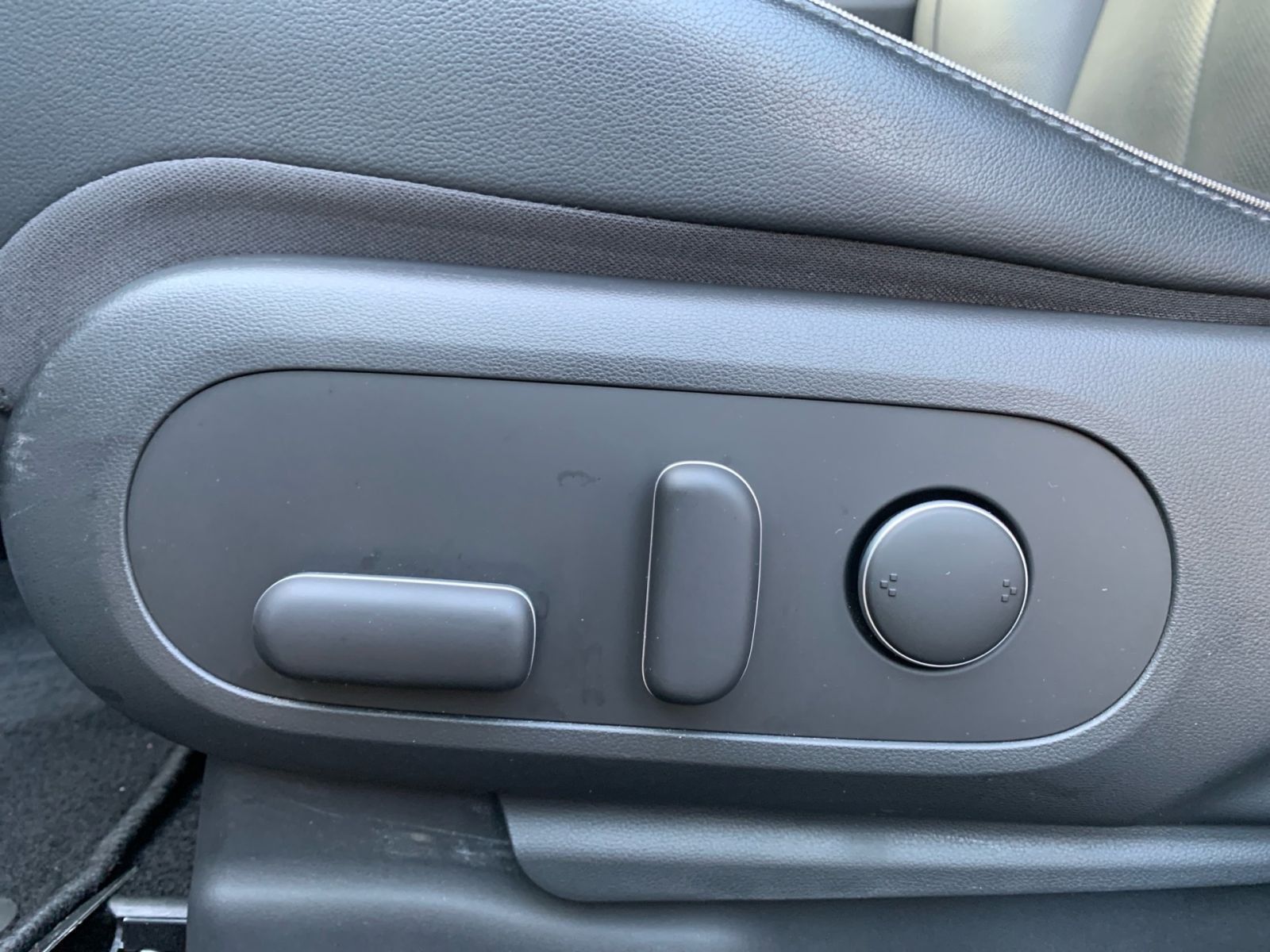 Fahrzeugabbildung Hyundai IONIQ 5 Uniq Elektro 72,6 kWh 4WD AHK 1Hd