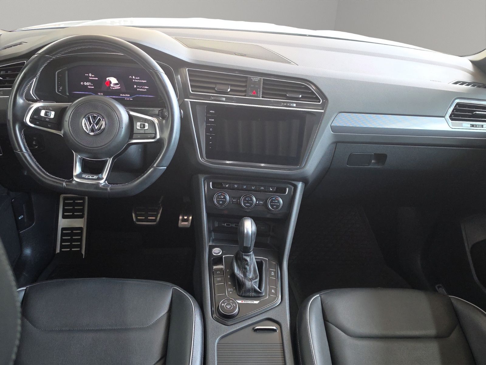 Fahrzeugabbildung Volkswagen Tiguan  R-LINE HiGHLiNE  4MOTION PANORAMA DACH