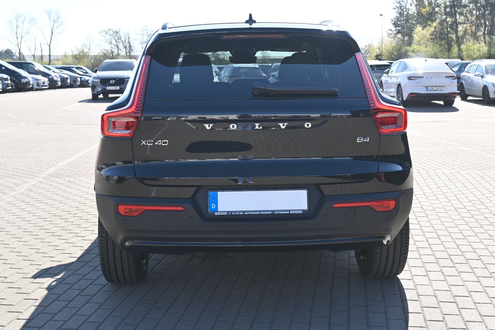 Fahrzeugabbildung Volvo XC40 B4 DKG Plus Dark*STDHZG*360*Pixel*ACC