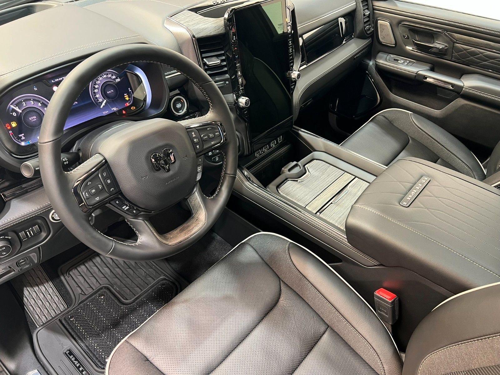 Fahrzeugabbildung Dodge RAM 1500 Limited Night  H/O 3.0L / MFT