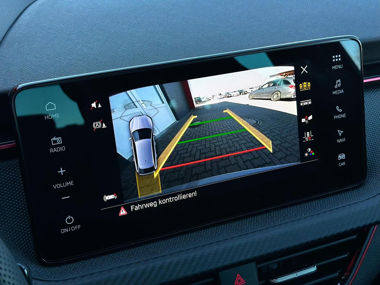 SKODA Scala 1.0TSI MONTE CARLO MATRIX#TEMPO#SPUR#NAVI - Image 21