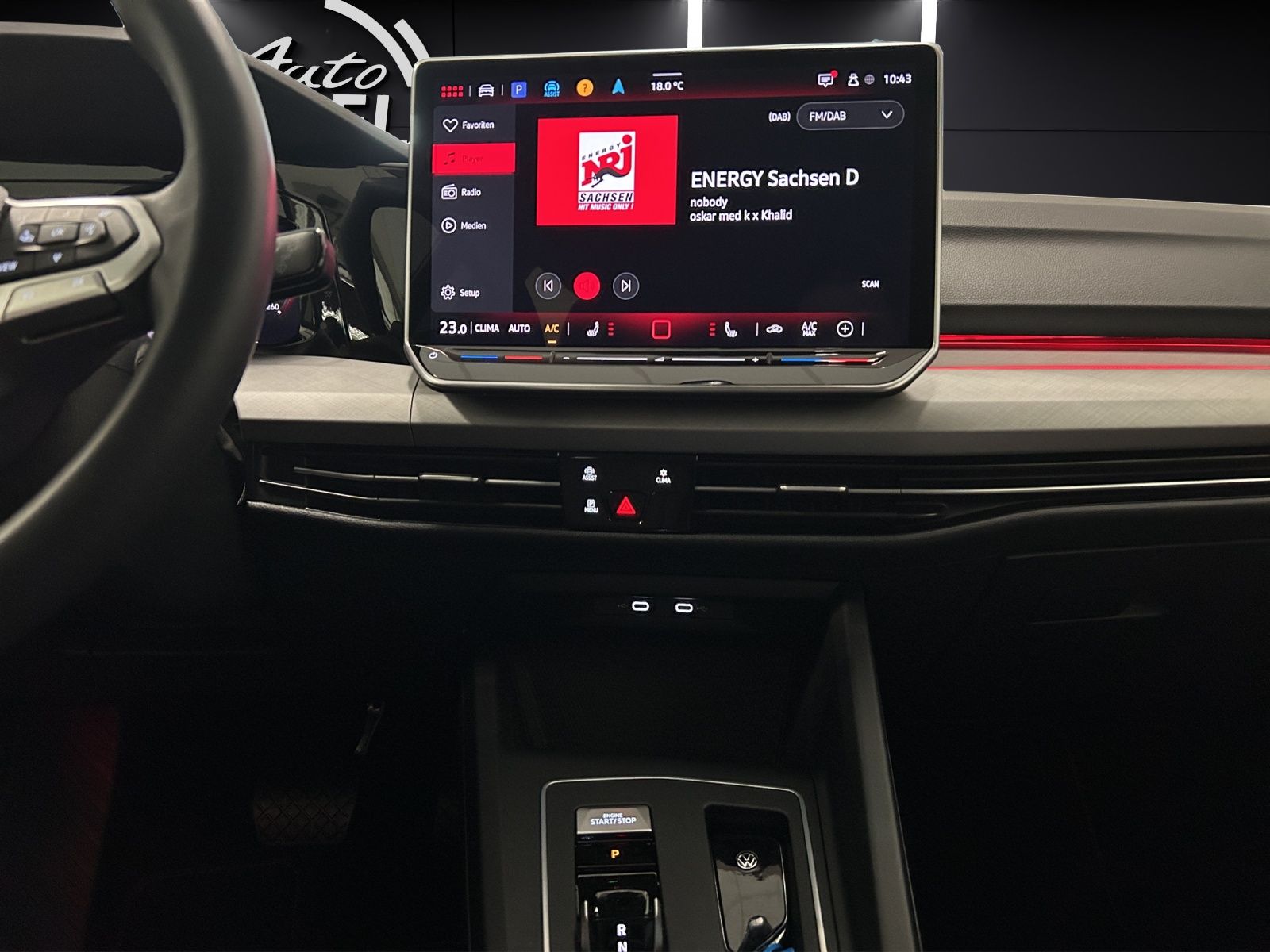 Fahrzeugabbildung Volkswagen Golf VIII Variant eTSI Life DSG LED Navi AID HUD