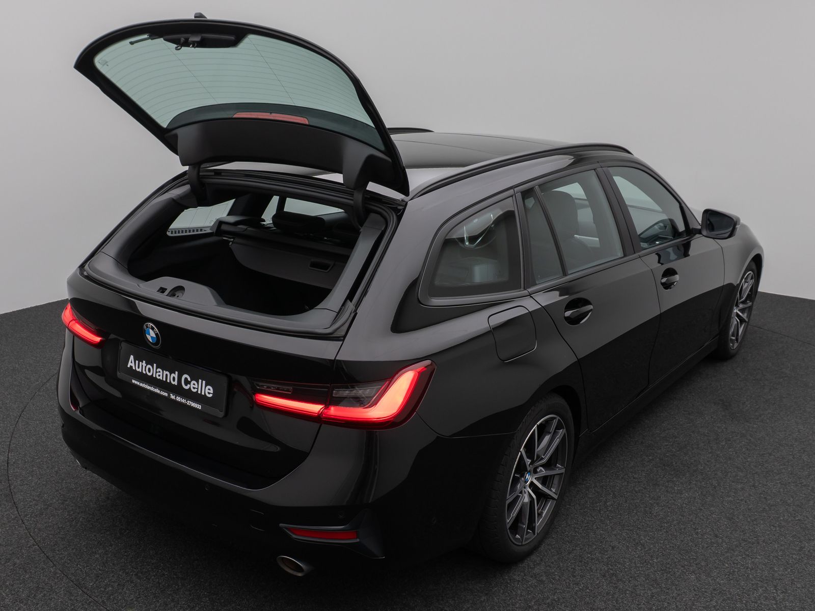 Fahrzeugabbildung BMW 330i Panorama Laser 360°HUD HiFi Komfort Sport
