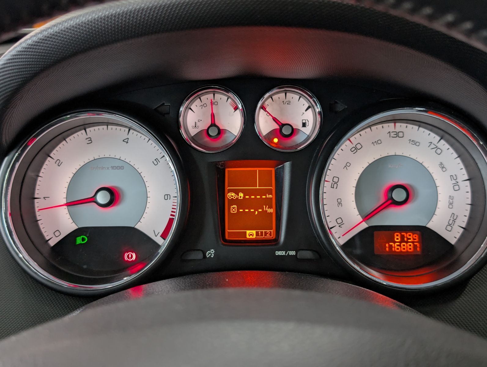 Fahrzeugabbildung Peugeot 308 GTi LEDER PANO XENON TEMP PDC NAVI 18-ZOLL