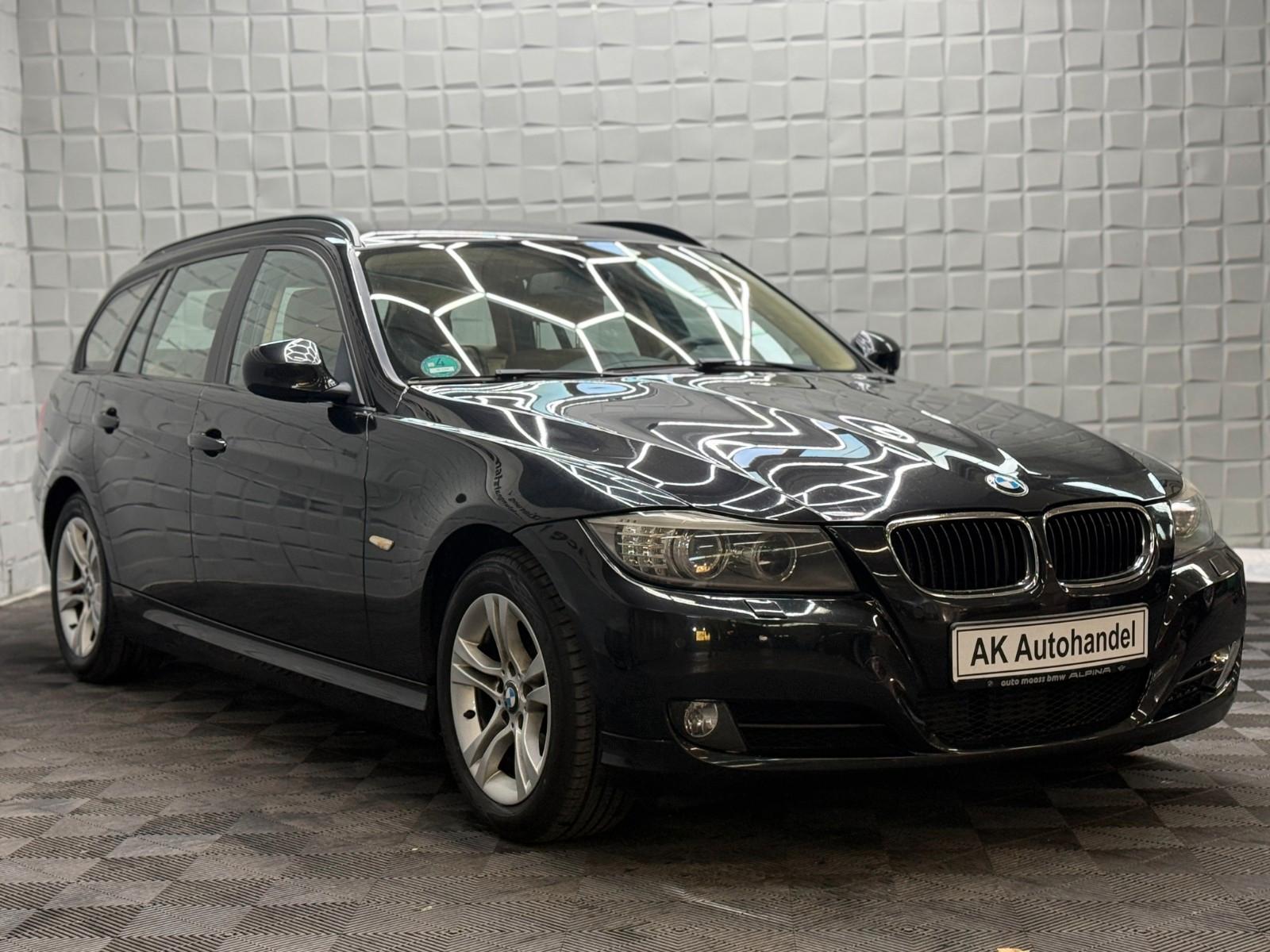 BMW 318 2011 — interior