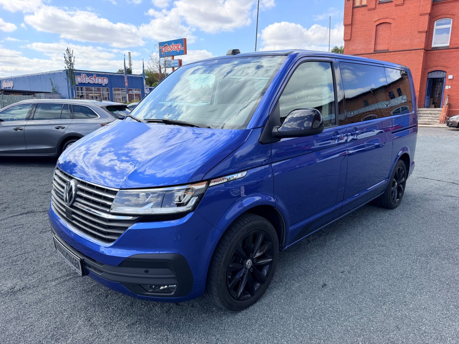 Volkswagen T6.1 Multivan Edition LED Navi Kamera Standheiz