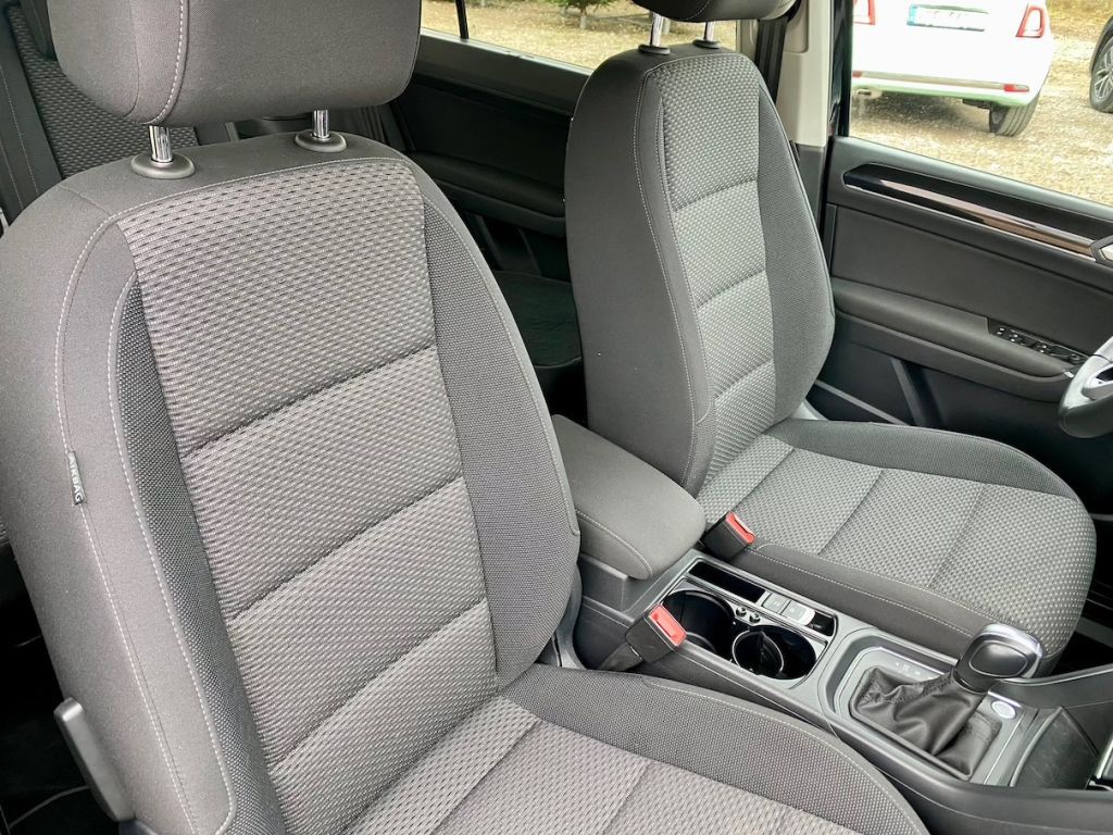 Fahrzeugabbildung Volkswagen Touran 1.5 TSI DSG 7-SITZER AAC AHK LED NAVI