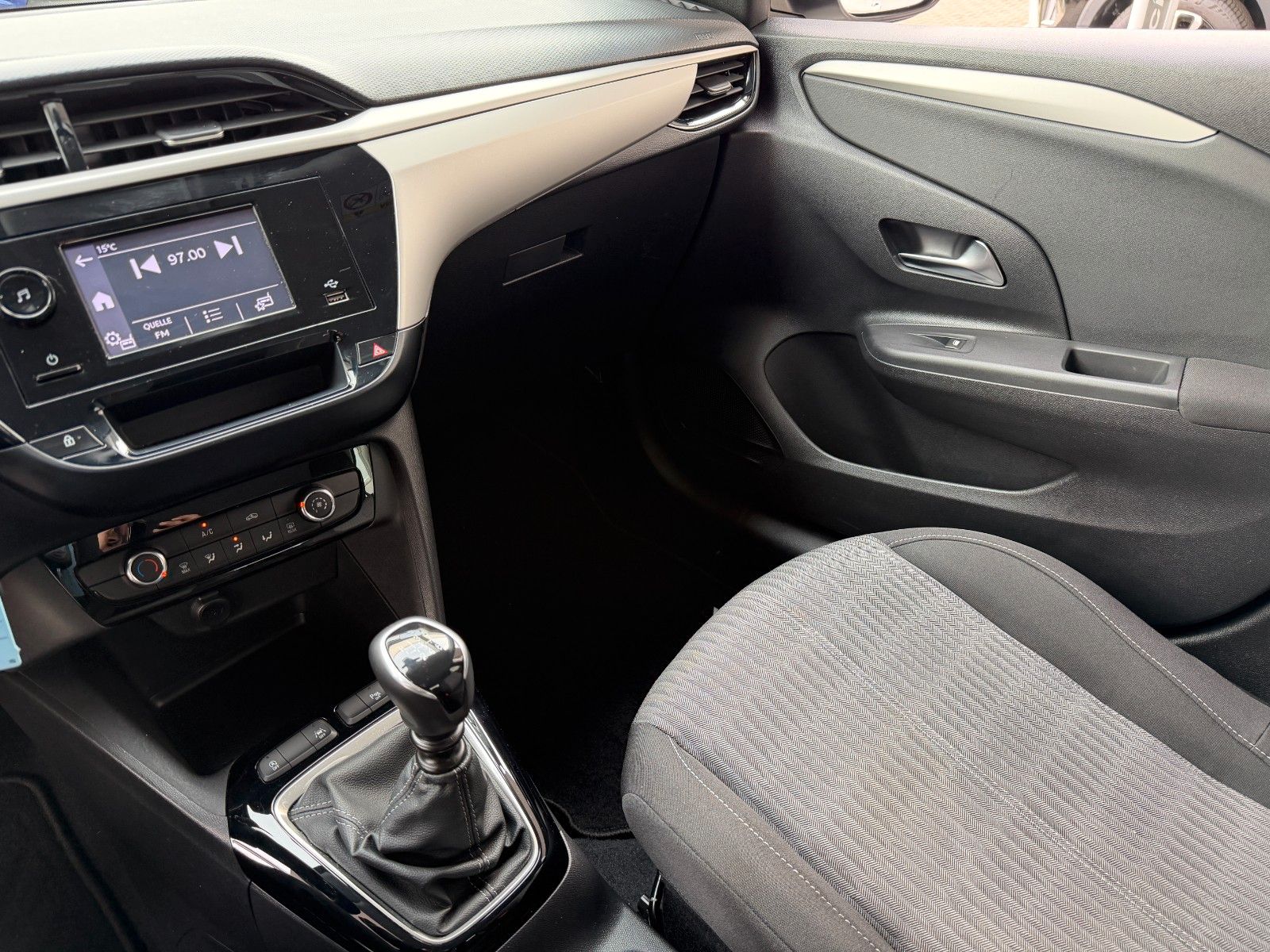 Fahrzeugabbildung Opel Corsa F Edition 100PS PDC/Tempomat!