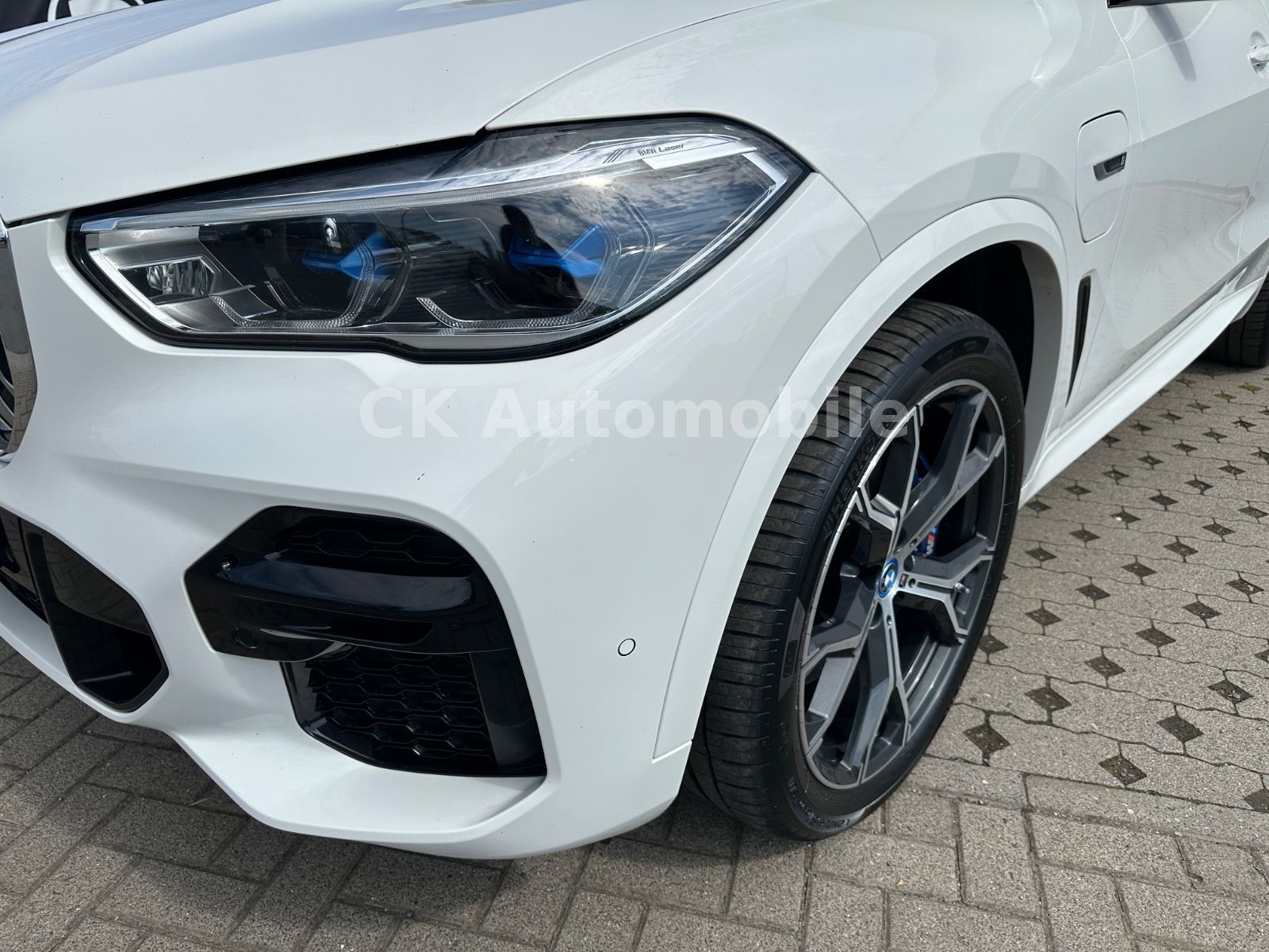 Fahrzeugabbildung BMW X5 xDrive45e M-Sport/Laser/Pano/Head-Up/360°/AHK