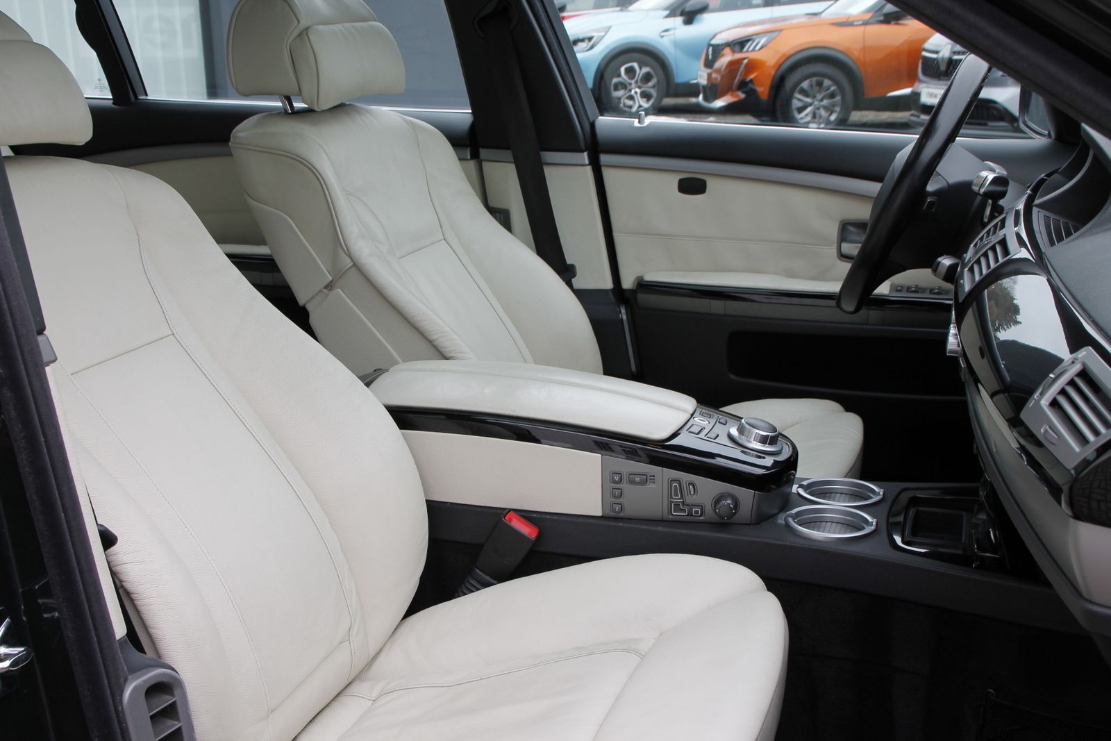 Fahrzeugabbildung BMW 740 (E65/E66) 740Li Individual