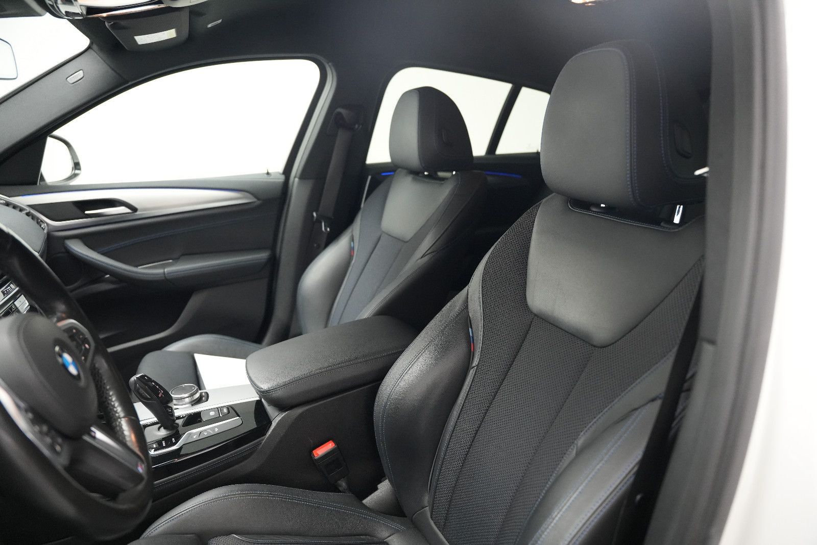 Fahrzeugabbildung BMW X4 M40 /HUD/LED/AHK/Leder/HUD/Ambiente/360°Cam/