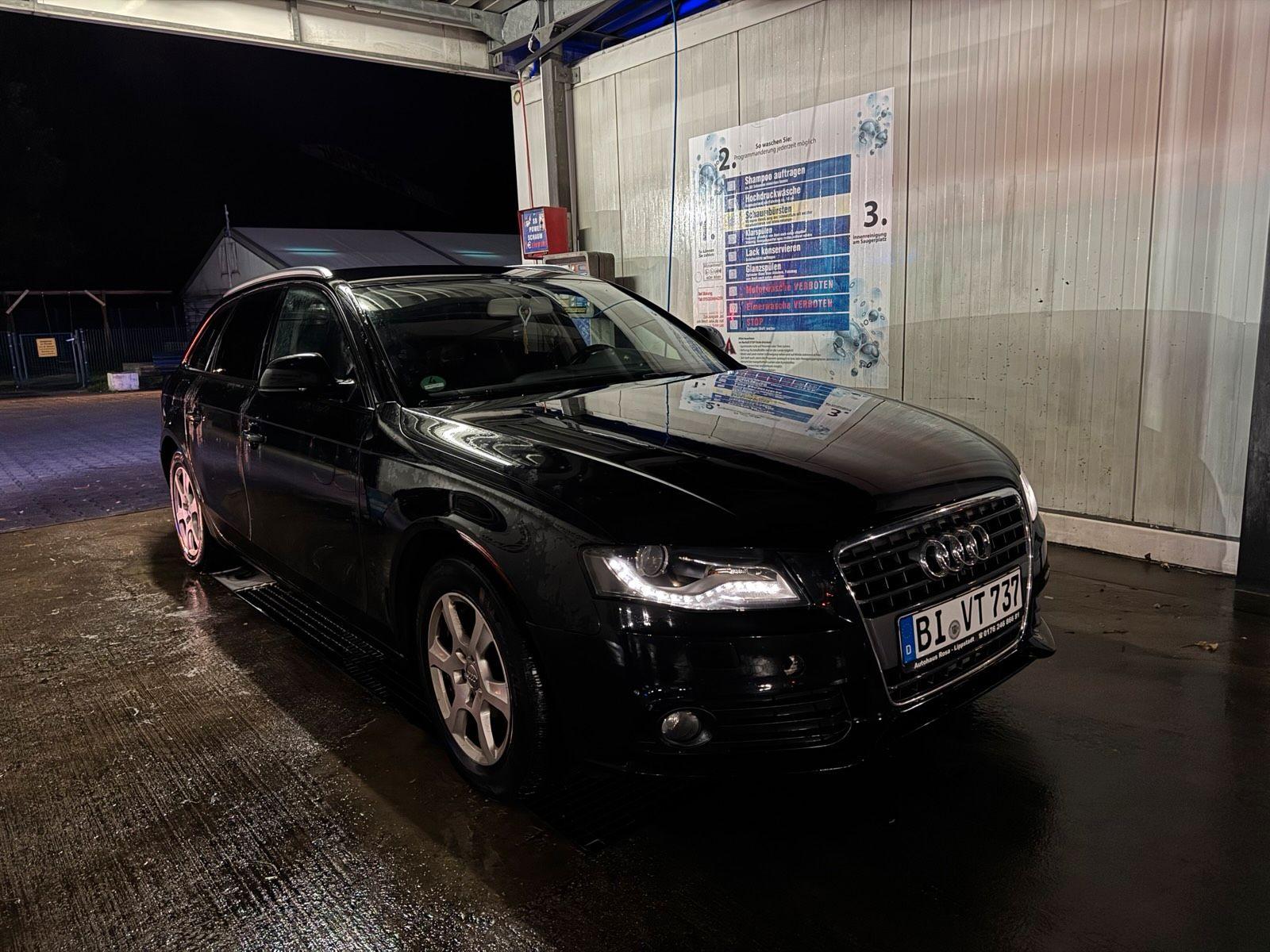 Audi A4 2009 — салон