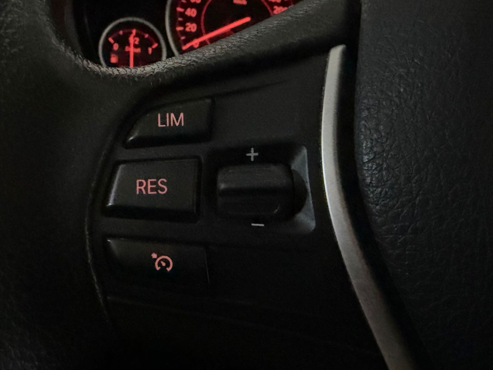 Fahrzeugabbildung BMW 320 d Lim. SPORT LINE/XENON/KAMERA/PDC/KLIMA