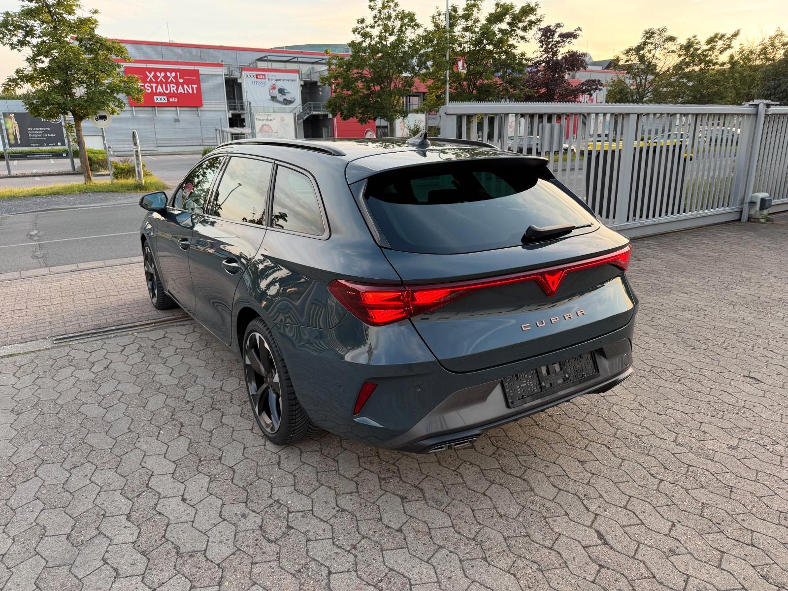 Cupra Leon 1.5 eTSI AHK*PARK*LANE*SIDE*KAMERA*NAVI*ACC