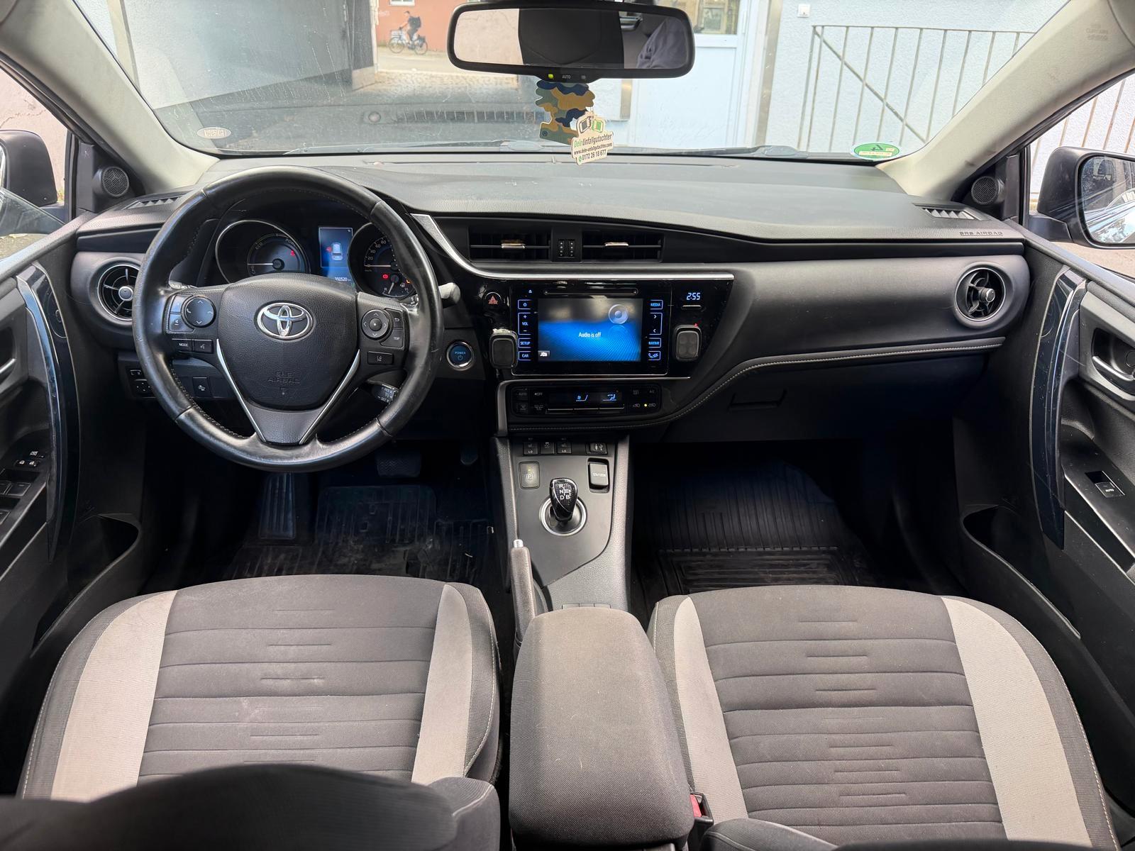 Toyota Auris Touring Sports Hybrid Cool