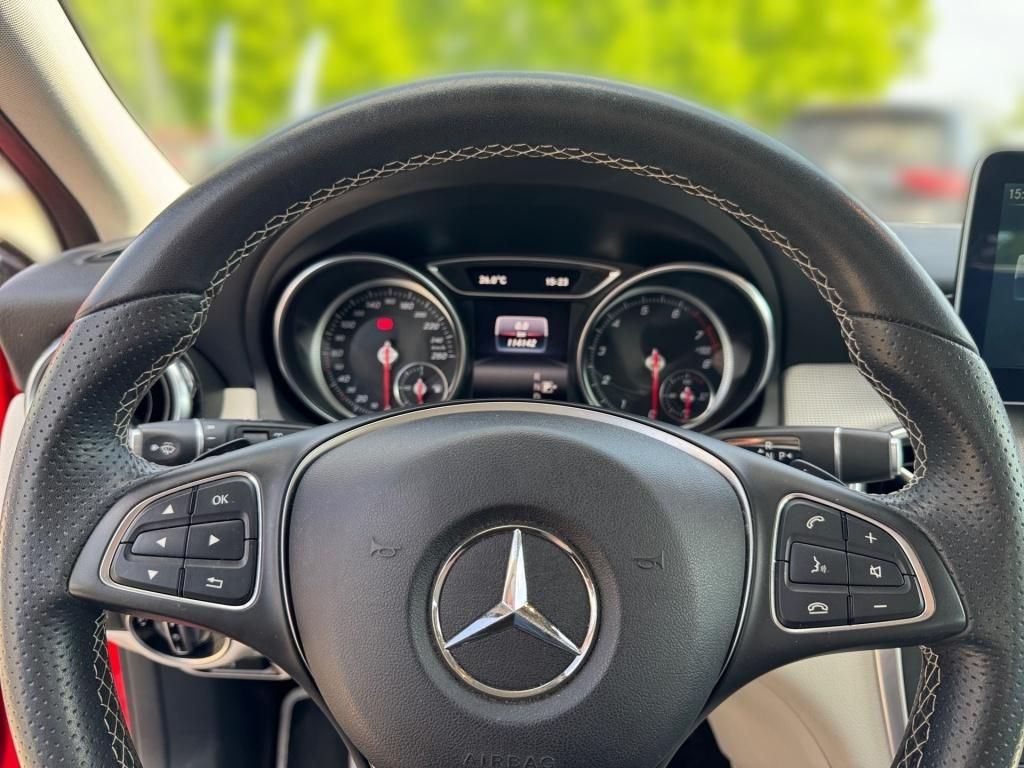 Fahrzeugabbildung Mercedes-Benz GLA 180 Progressive Navi LED Memo SHZ SpurH KAM