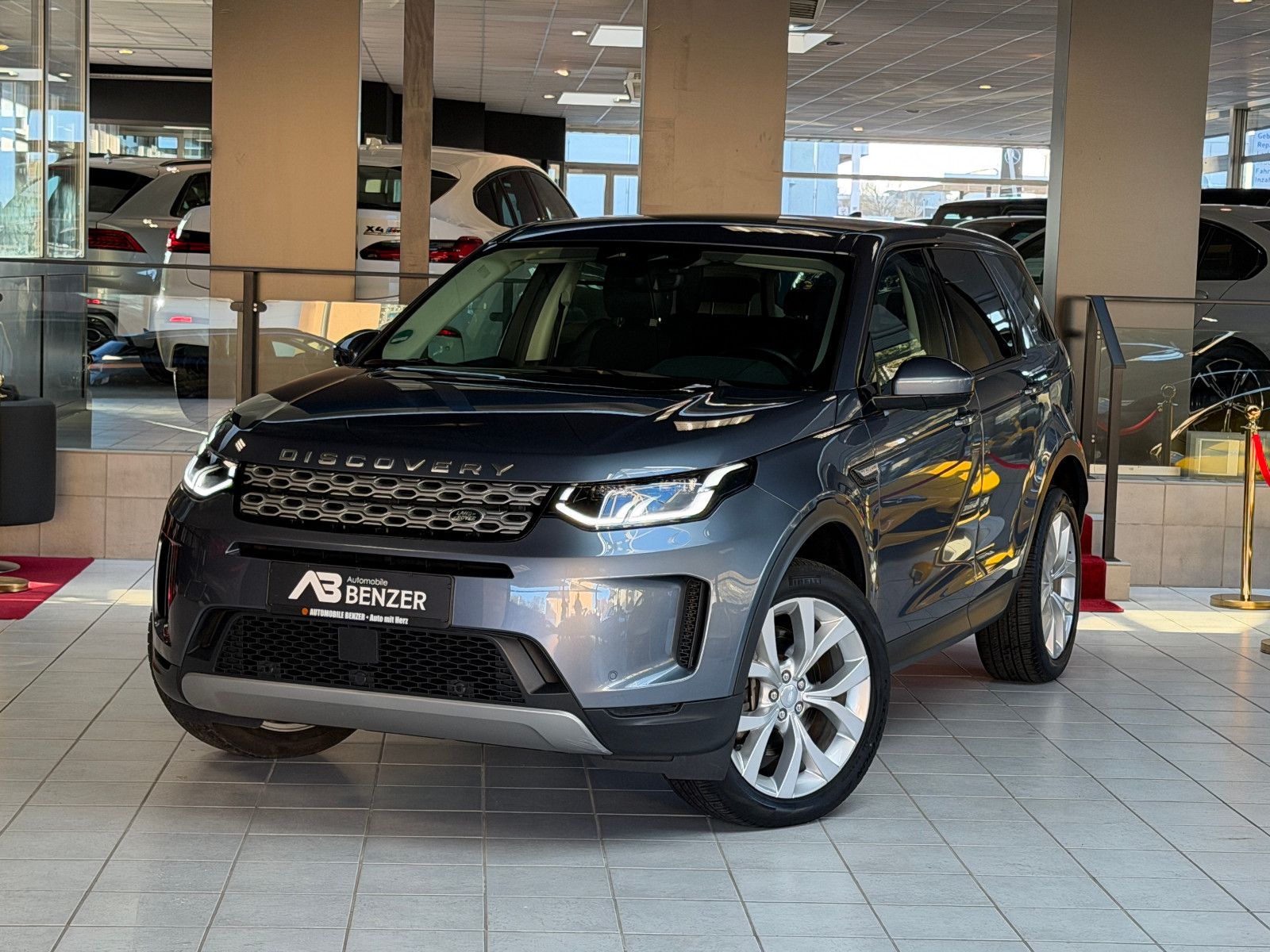 Fahrzeugabbildung Land Rover Discovery Sport SE AWD/PANO/KAMERA/LEDER/LED