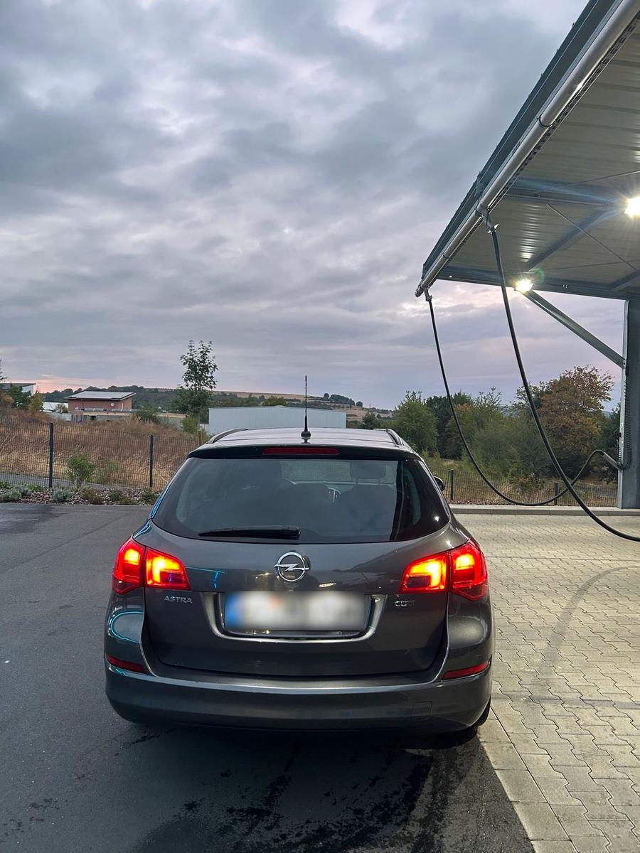Opel Astra 2012 — двигун 125 HP (92kW)