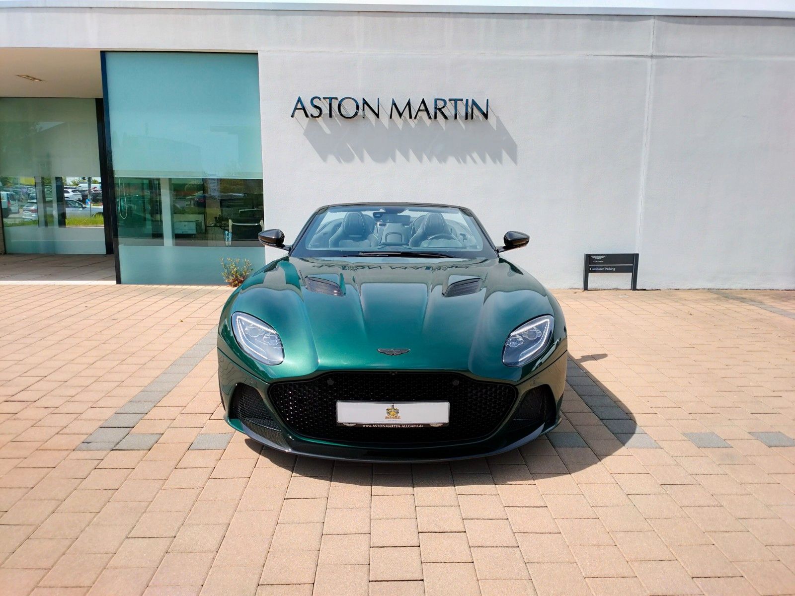 ASTON MARTIN DBS
