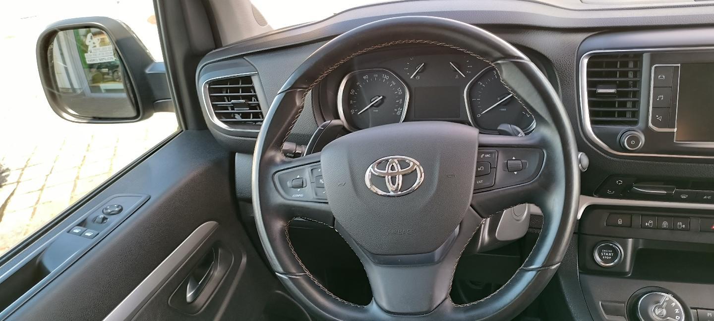 Toyota PROACE VERSO Executive Standheizung
