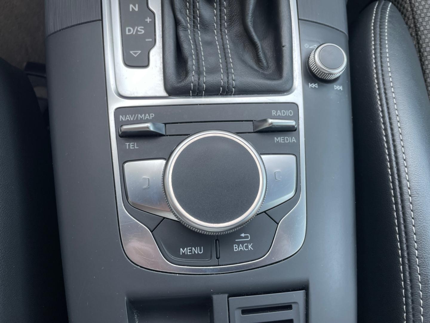 Audi A3 Sportback 35 TFSI S-line *Optik*AHK*SHZ*Navi*