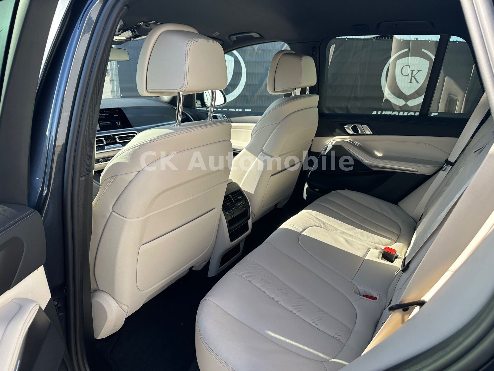 Fahrzeugabbildung BMW X5 xDrive 30d M-Sport/Navi/Head-Up/LED/22 Zoll