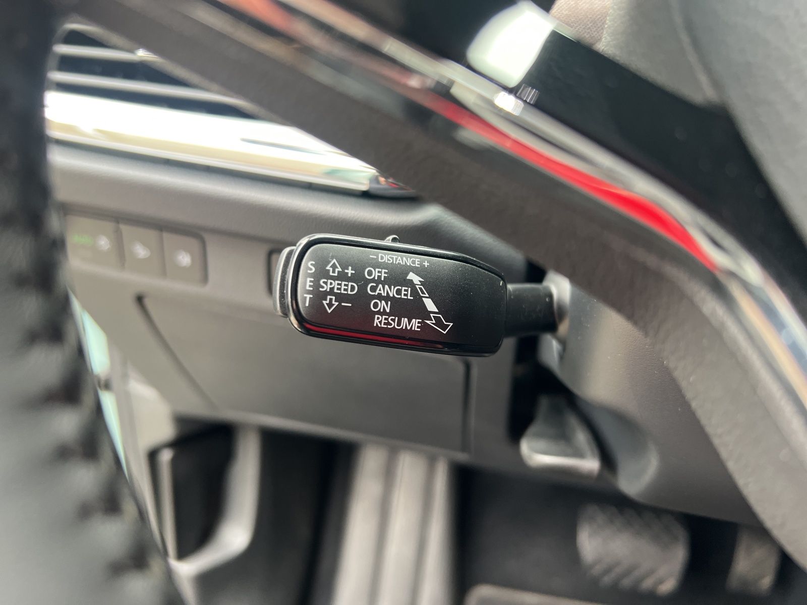 Fahrzeugabbildung SKODA Enyaq 60 Lodge Matrix Navi Wäpu ACC RFK SH 20"