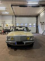 Mercedes-Benz Mercedes W123 200D Oldtimer - Mercedes-Benz 200: D W123