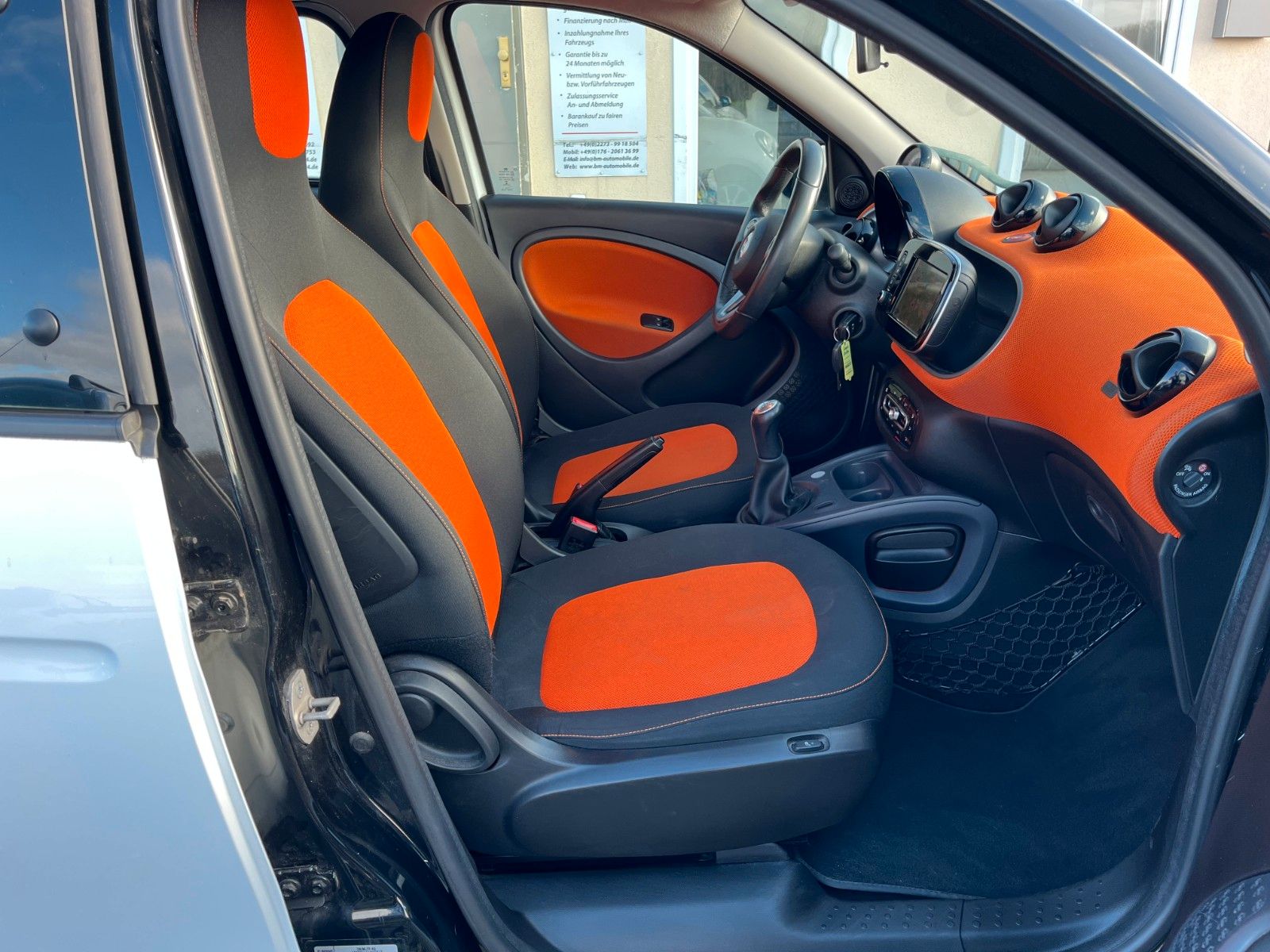 Fahrzeugabbildung Smart ForFour 1.0 passion 52kW Navi Klimaaut. Tempomat