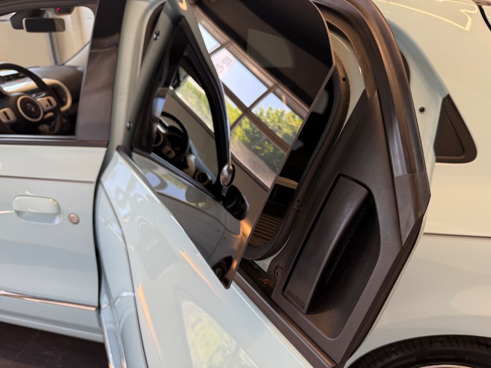 Fahrzeugabbildung Renault Twingo Techno Electric, Navi, Rückfahrkamera