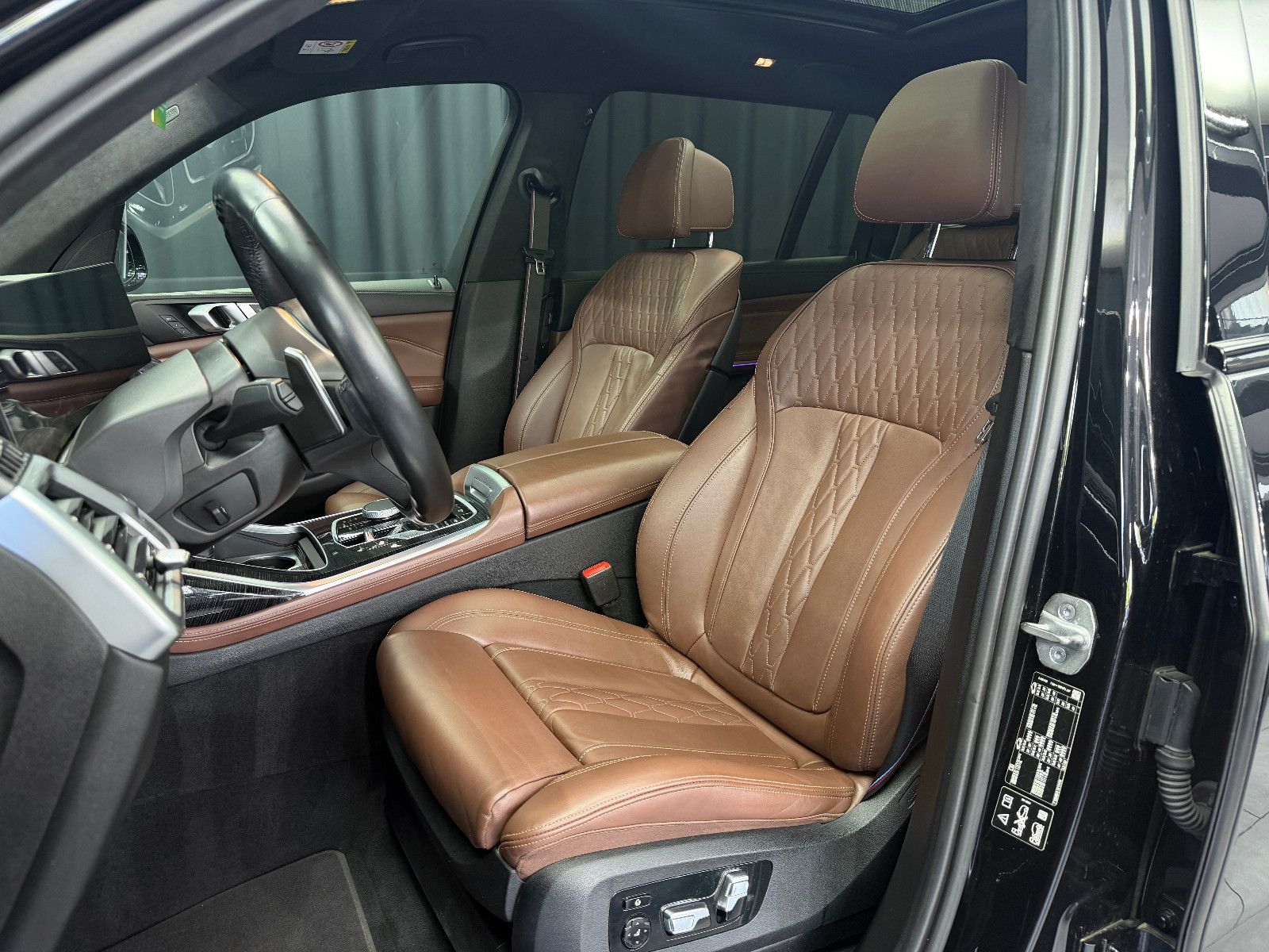 Fahrzeugabbildung BMW X7 xDrive 40 d M Sport PRO|SKY-LOUNGE|7-SITZE|