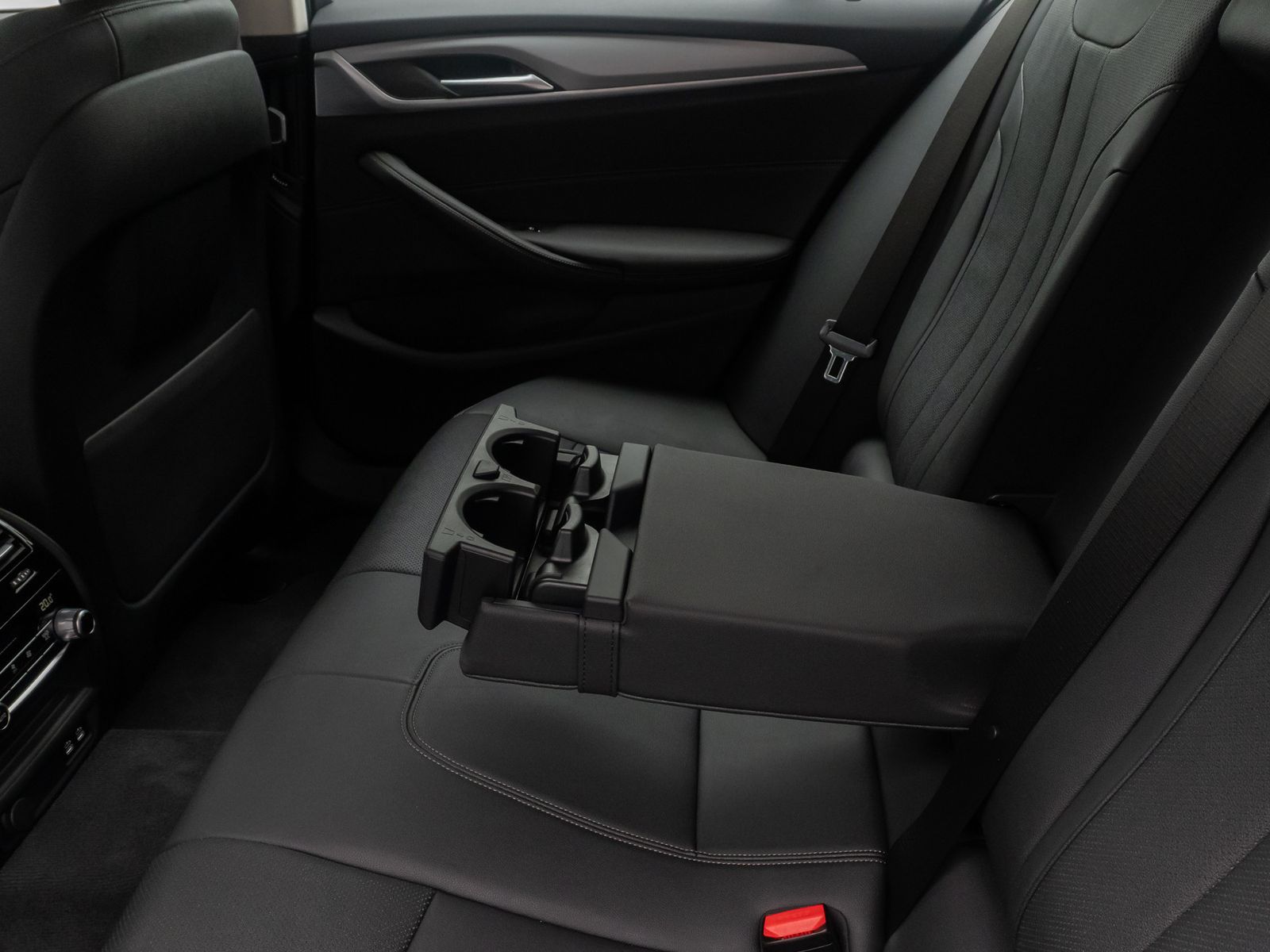 Fahrzeugabbildung BMW 520d Alarm AHK CockpitPlus Stop&go Kamera DAB