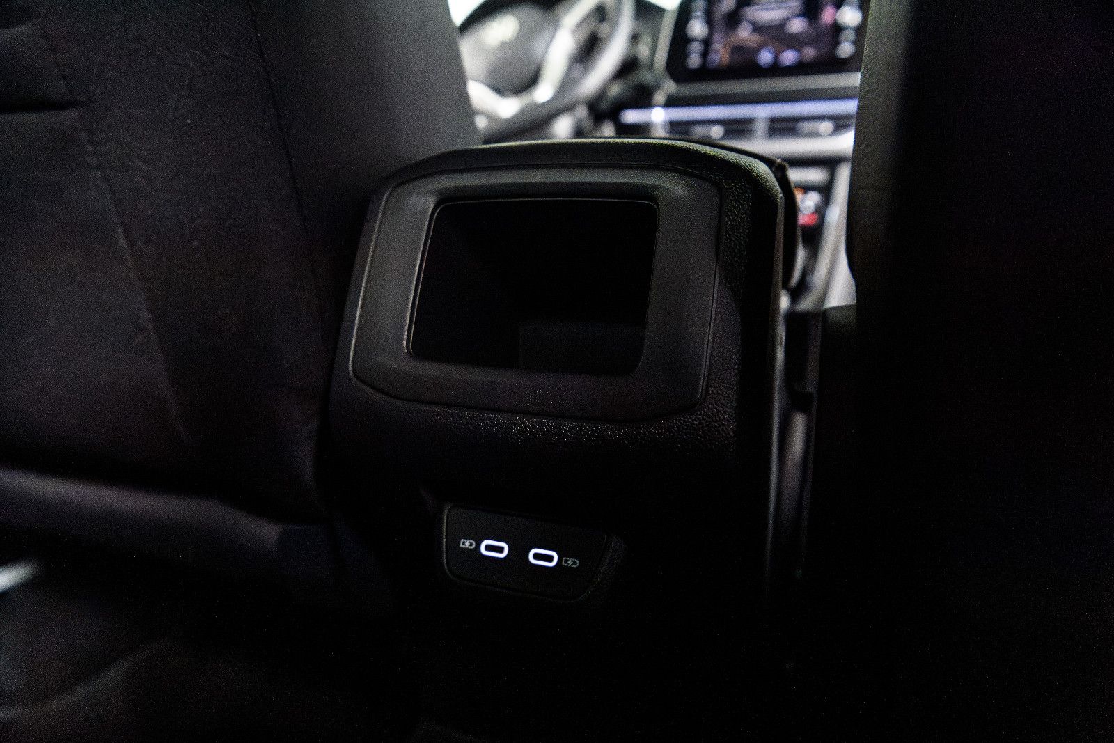 Fahrzeugabbildung Volkswagen T-Cross R-Line 1.5 TSI DSG IQ-LED+AHK+NAV+ACC