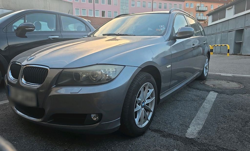 Image of BMW 320