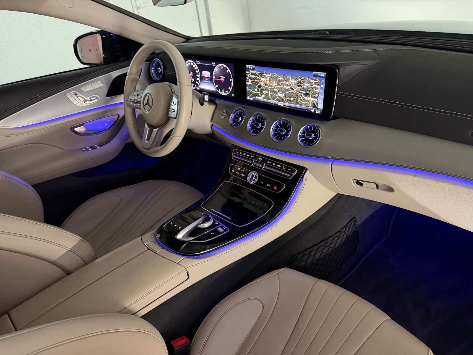 Fahrzeugabbildung Mercedes-Benz CLS 350 d 4Matic AMG-LINE/HuD/eGSD/DISTR+/STHZ