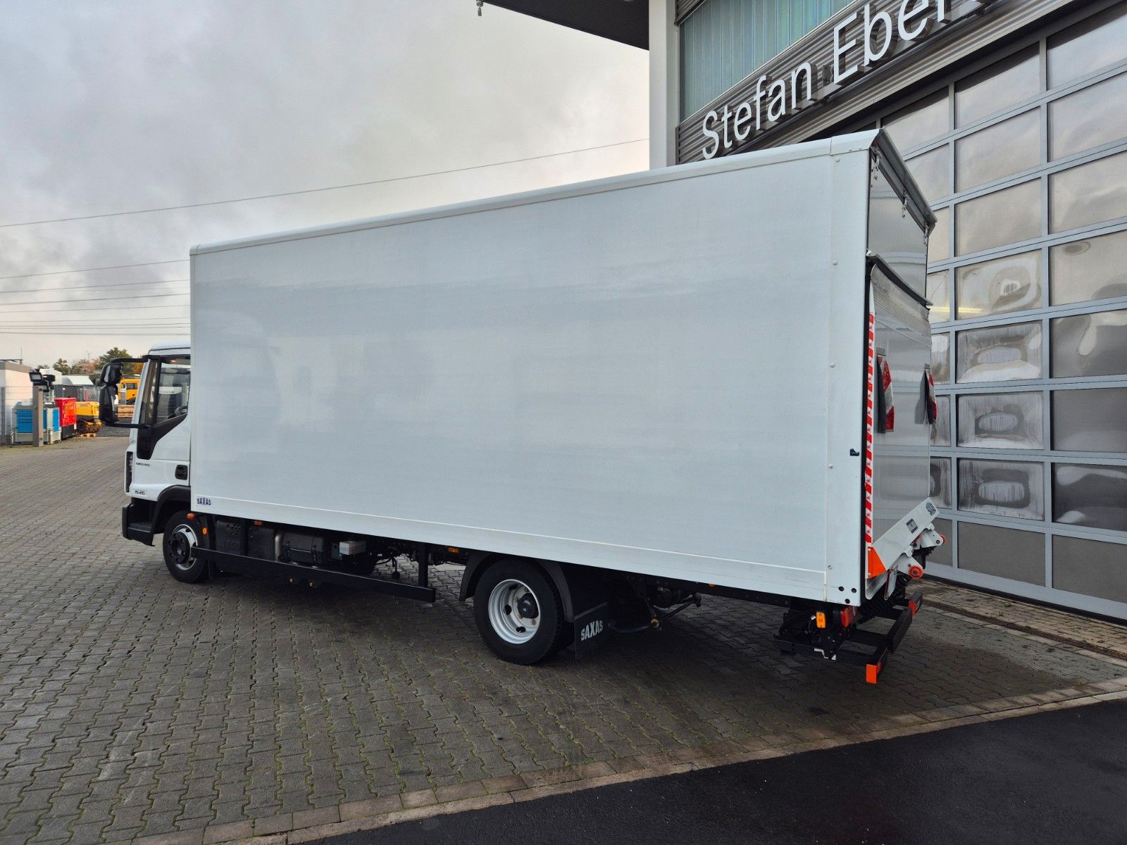 Fahrzeugabbildung Iveco Eurocargo 75-210 Koffer LBW