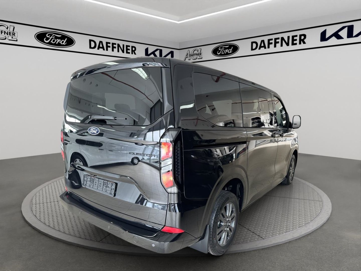 Fahrzeugabbildung Ford Transit Custom Kombi 320 L1 FWD Limited