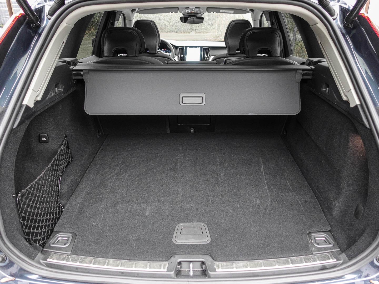 Volvo XC60 Plus Dark Recharge Plug-In Hybrid AWD T6 Tw