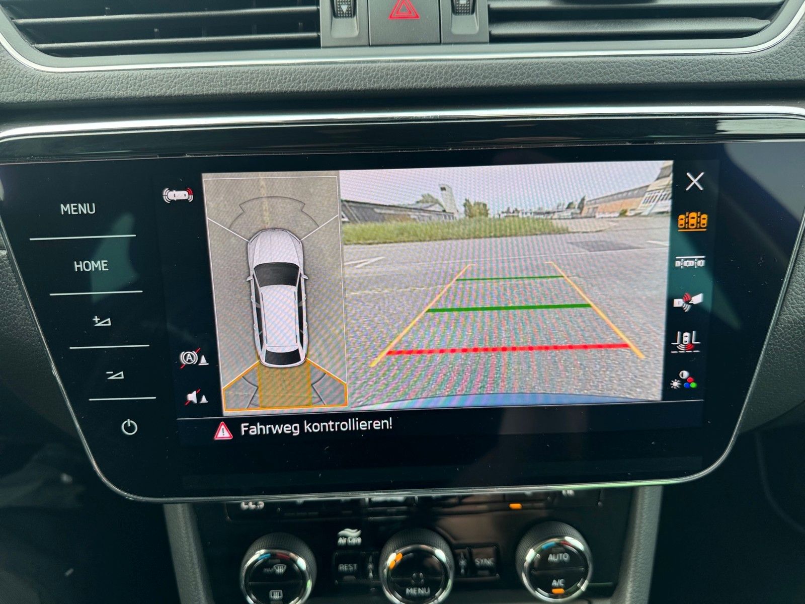 Fahrzeugabbildung SKODA Superb Combi Style 2.0 TDI